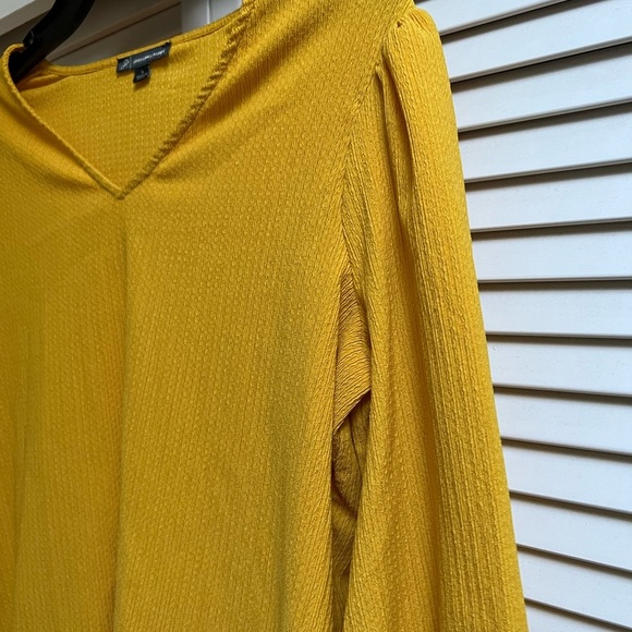 Women’s Sz Small Dressy Top - Picture 2 of 7